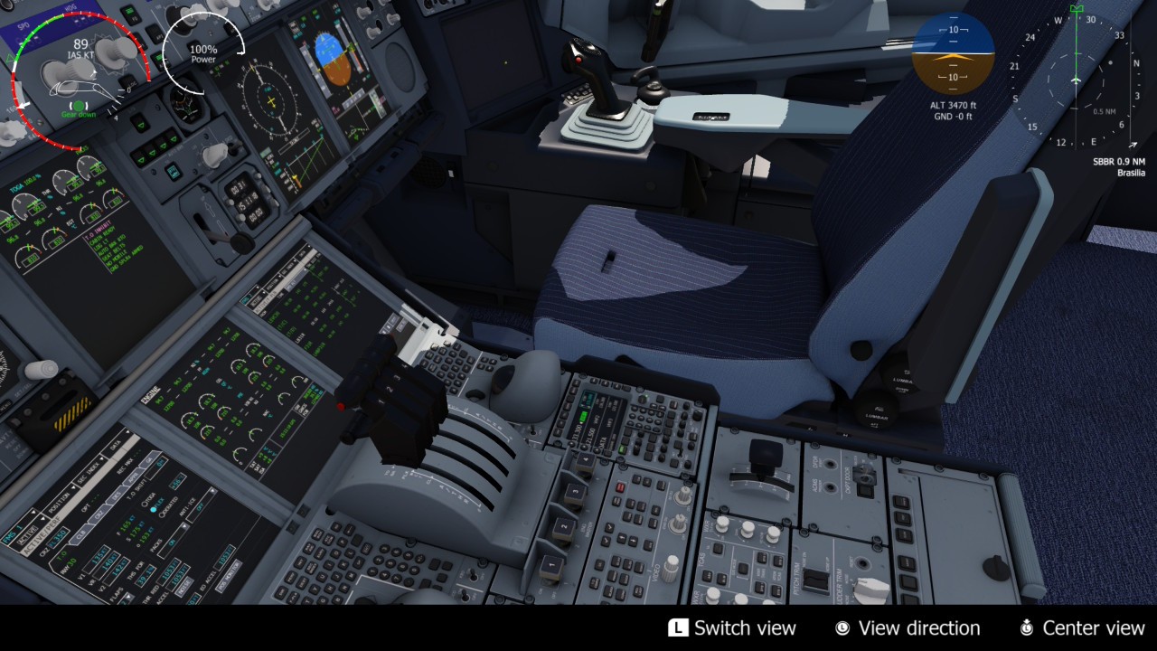 Aerofly FS: the A380 cockpit with the thrust levers and engine displays